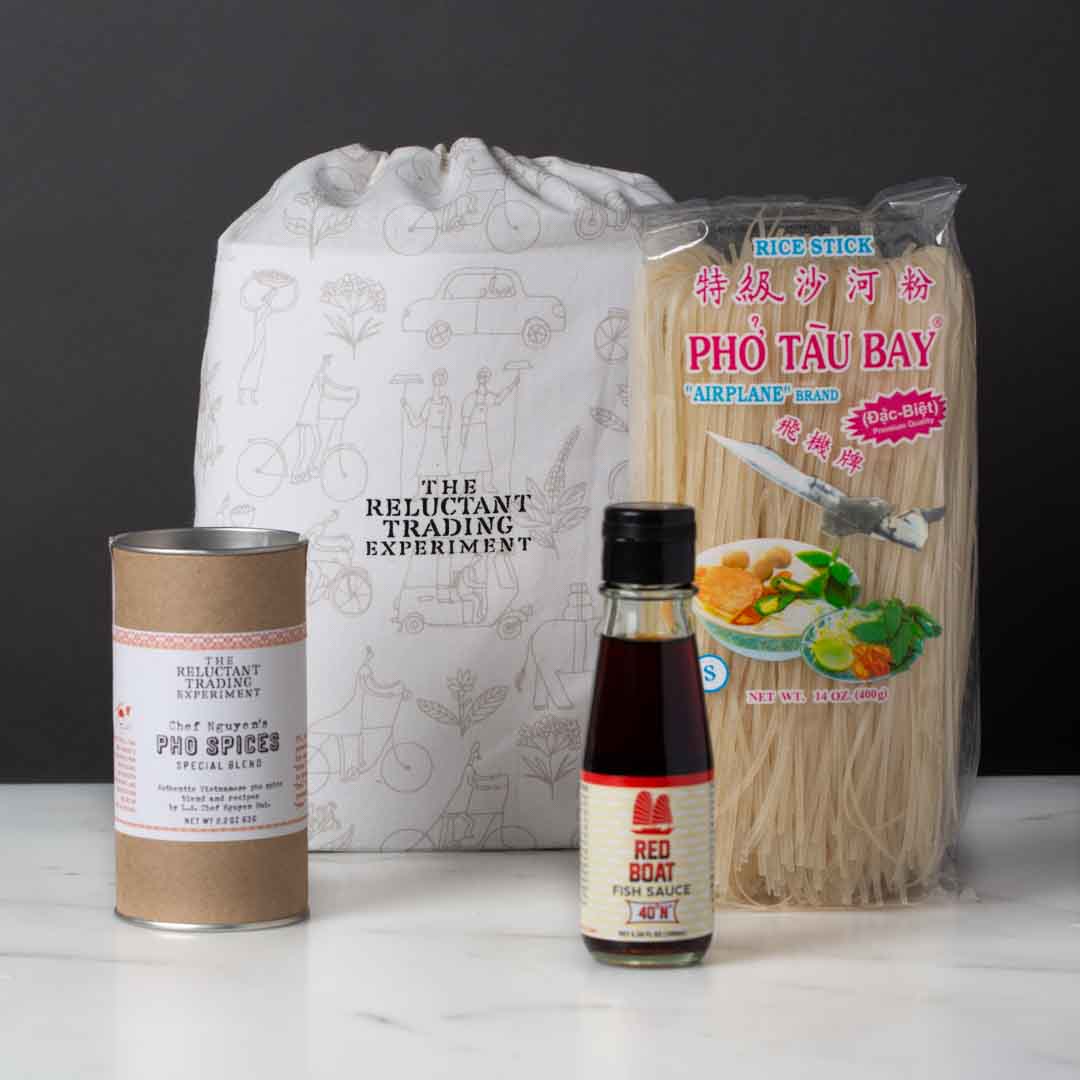 Authentic Vietnamese Pho Soup Starter Kit Blend Chef Nguyen Bui with Recipes Pho Ga and Pho Bo Gift Set