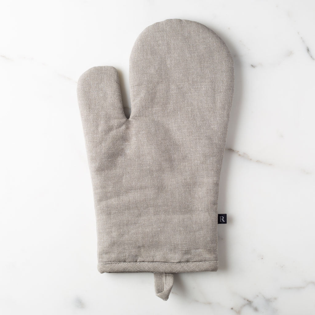 https://reluctanttrading.com/cdn/shop/products/Oven_Mitt_Cotton_Canvas_Tan_Beige_Reluctant_Trading.jpg?v=1629326952